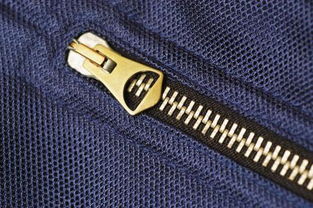 怎么才能使衣服上的拉鏈不變彎,或者使彎曲的拉鏈復原