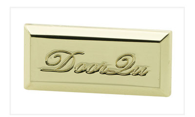 溫州起源拉鏈：專業定制高檔金屬標牌，品質與效率并重