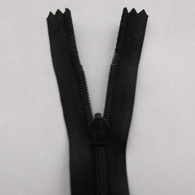 現貨小批3#尼龍布帶隱形拉鏈 黑色多尺寸選購指南